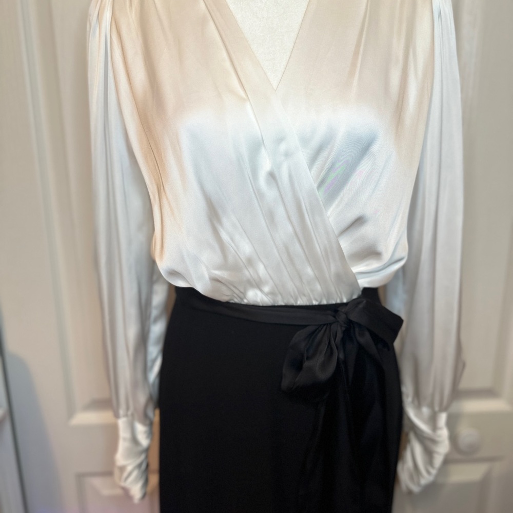 White House Black Market Body Perfecting Mixed-Media Sheath Dress (10) - Picture 5 of 12
